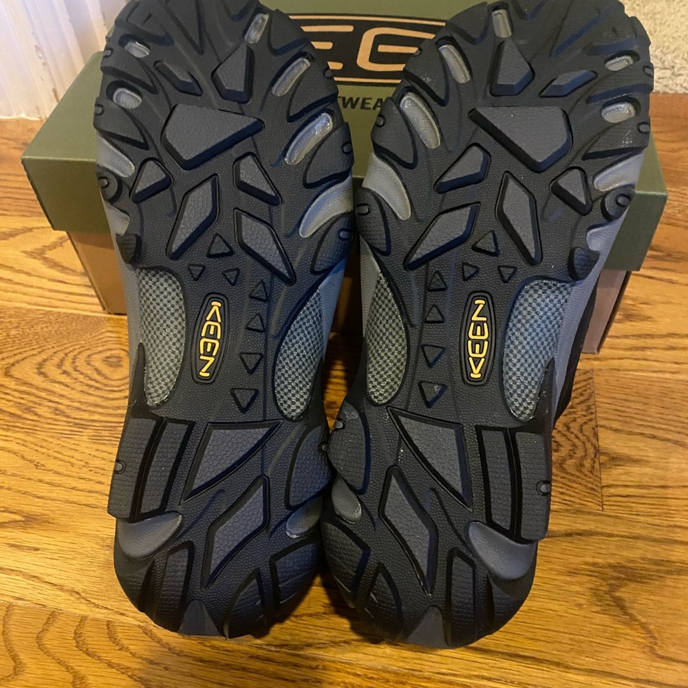 Keen Targhee Soho mens asst medium new - Picture 4 of 5